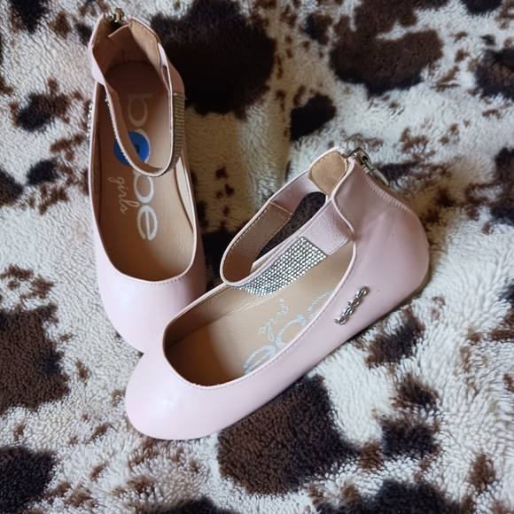 bebe Kids Diamond Inspired Accented Ankle Strap Dress Shoes - Picture 3 of 4